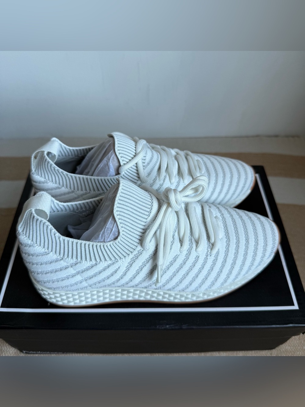 Urban J/Slides Women’s White Knit Slip-On Athletic Sneakers size 6 New
